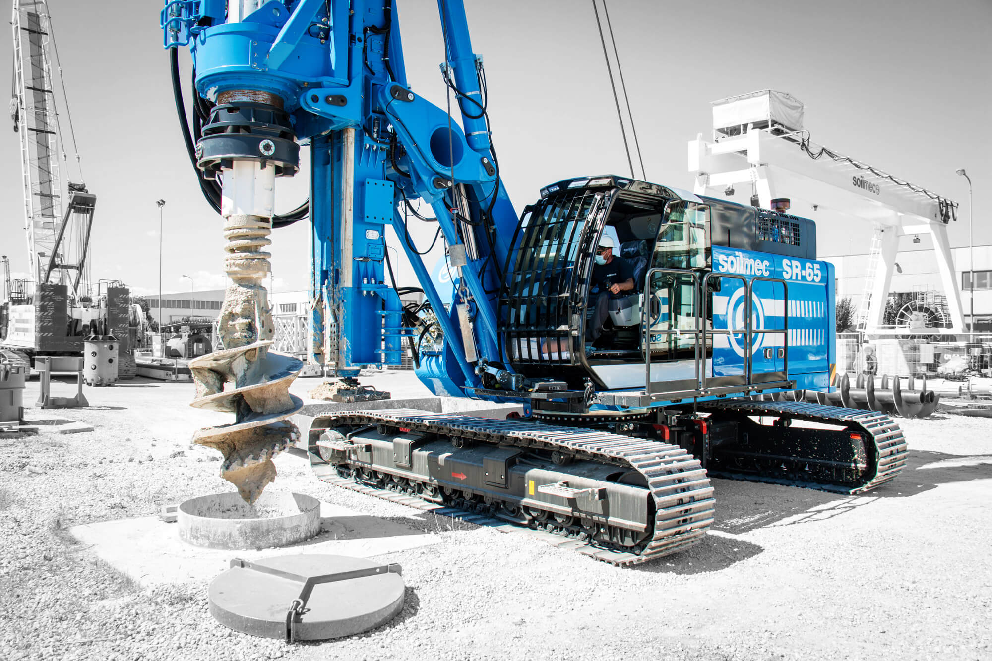 Soilmec SR-65 Drilling a hole in the ground