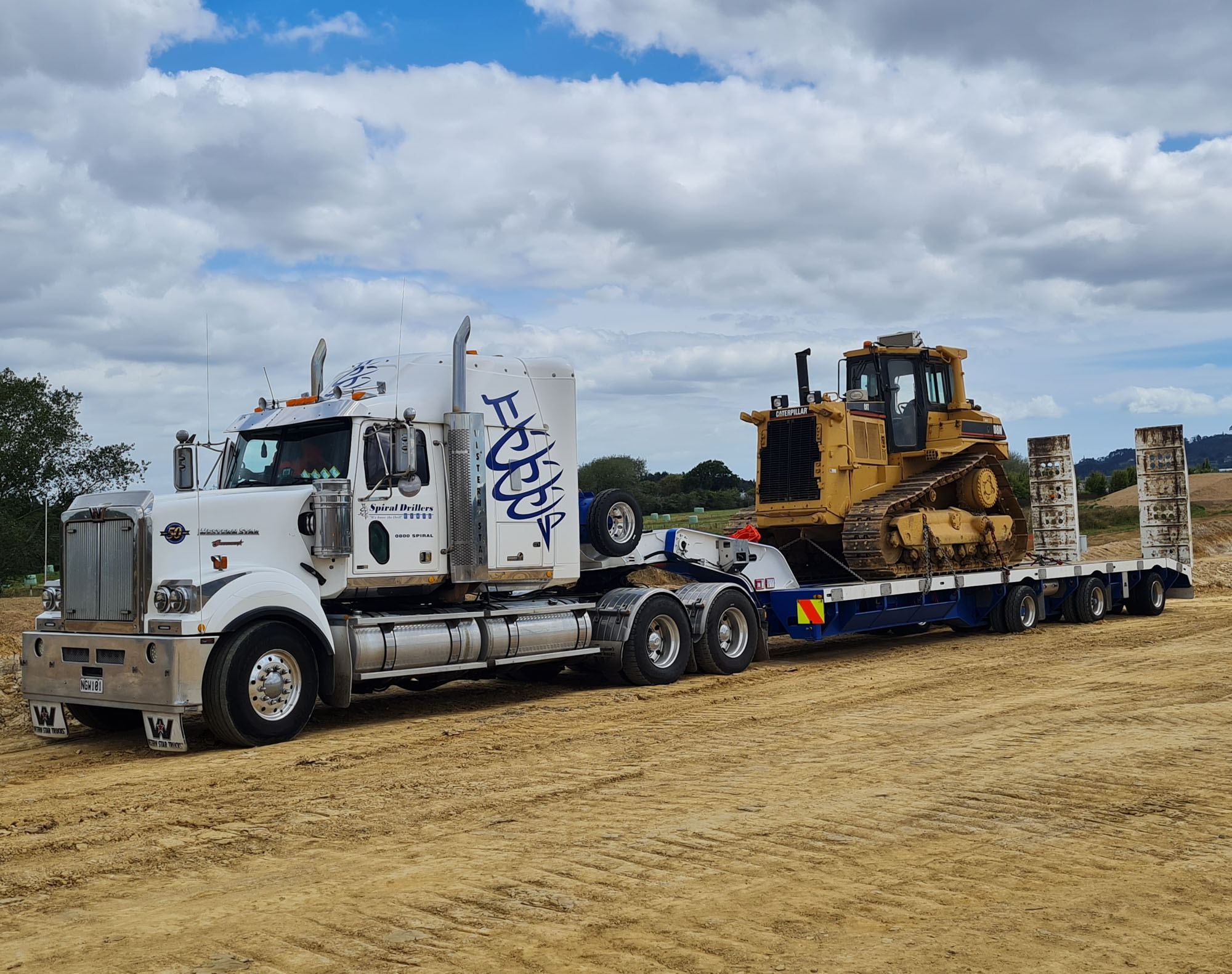 heavy-haulage-client-load-catapillar-18112022.jpeg