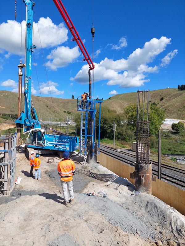 infrastructure-tremmie-pipe-pouring-rail-corrider.jpg
